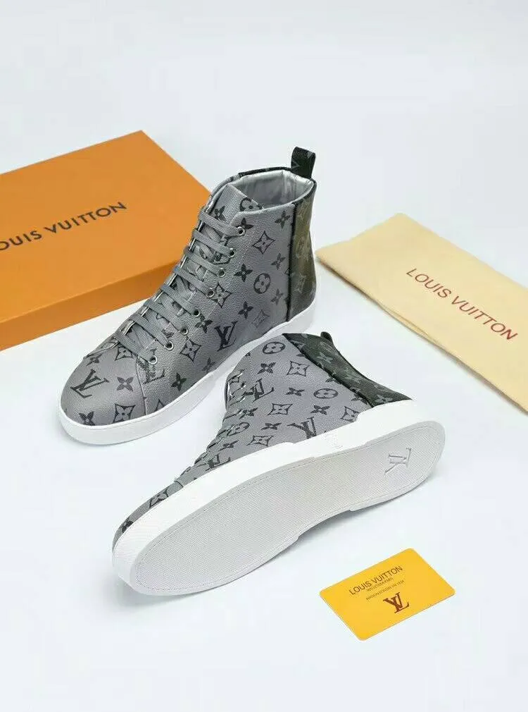 Factory price: 400💰【LV】Official website popular series 🇮🇹🇮🇹1:1 production, selected high-end imported imitation sheepskin lining sheepskin pads, matched with Louis Vuitton Monogram Ecli men's shoes 💰se canvas and pure white rubber soles, extremely simple design, perfect interpretation of the latest inspiration for shoes, classic and fashionable integration, 🔍🔍high quality, worthy of your possession. The bottom car thread will never be unglued. Sellers are welcome to sell as shown in the picture above. We can send one piece on behalf of you. Number of yards: 38-44 (45 yards can be customized)